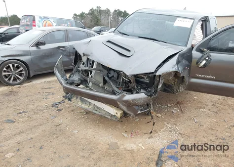 2014 Toyota Tacoma Base V6 z USA, uszkodzony, nr VIN 5TFUU4EN8EX098615